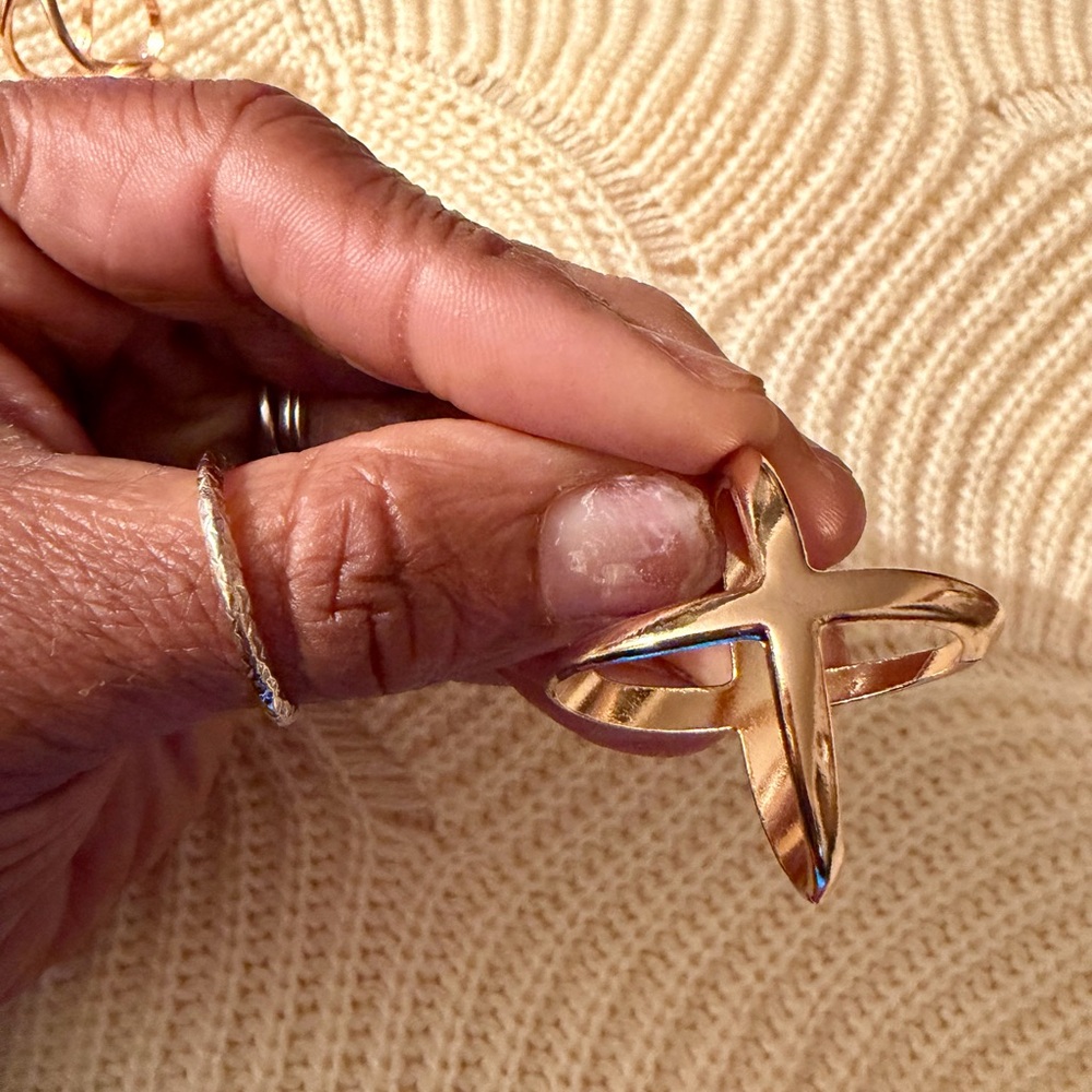 4 Gold-tone and Black Women's Scarf Rings - Picture 9 of 9